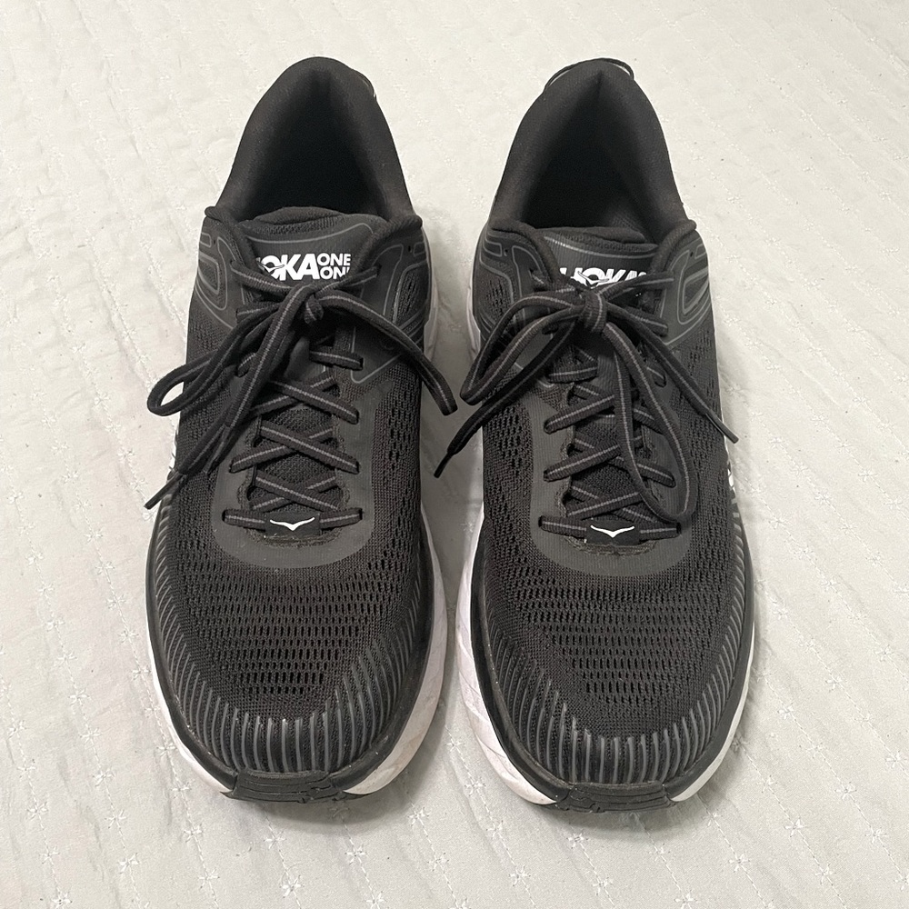 Black women’s Hoka tennis shoes